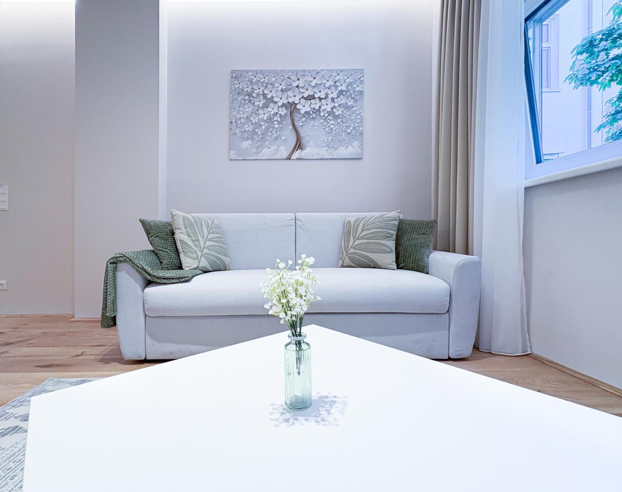 Charming Apartment *